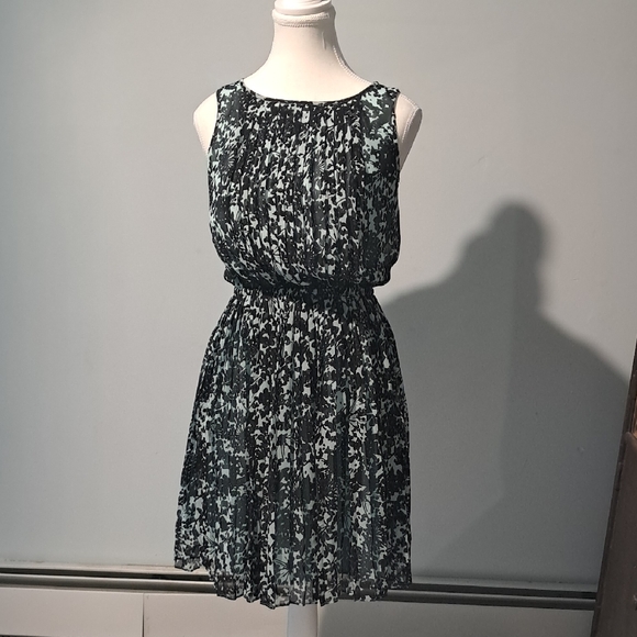 Banana Republic Dresses & Skirts - Banana Republic Black‎ Patterned/Light Blue Dress. Size Petite 0.